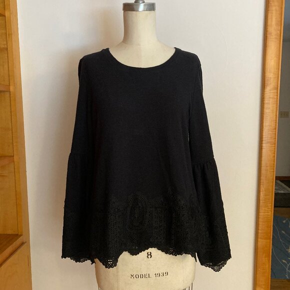 Motto Sweater - Picture 1 of 7